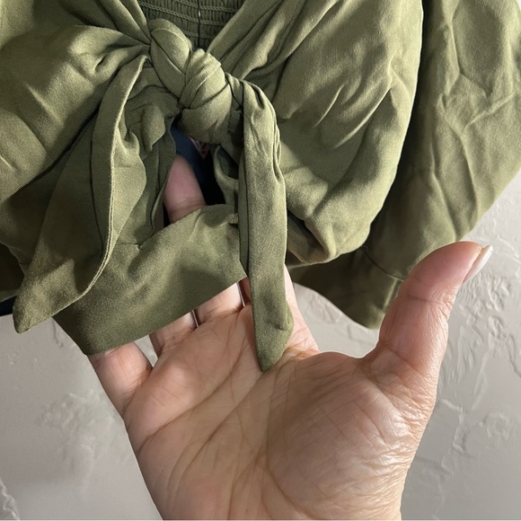 NWT Guess Army Green Charissa Crop Top - Picture 4 of 8